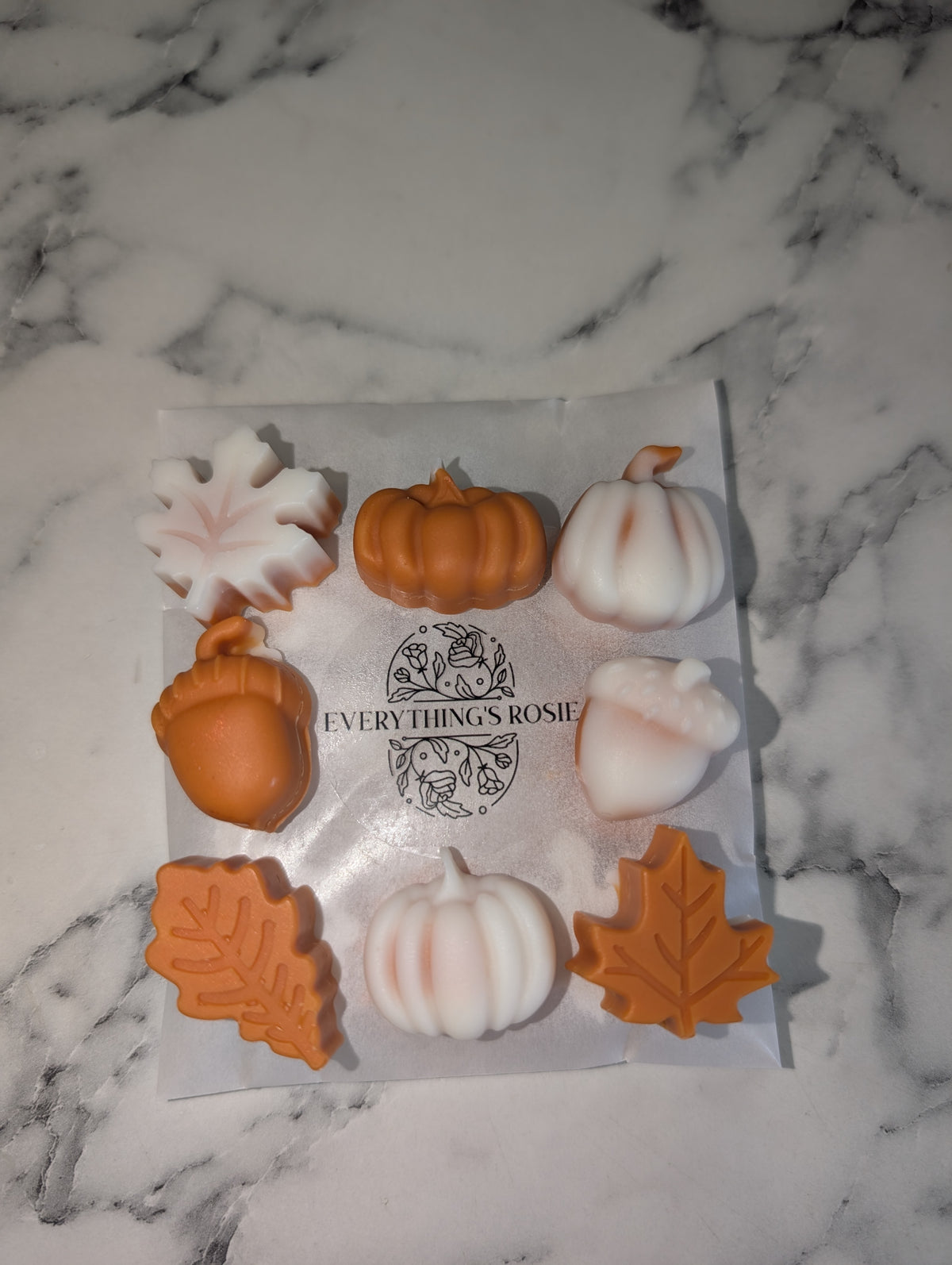 ✨ Flower & heart wax melts ✨ Once they're gone that's it 😲