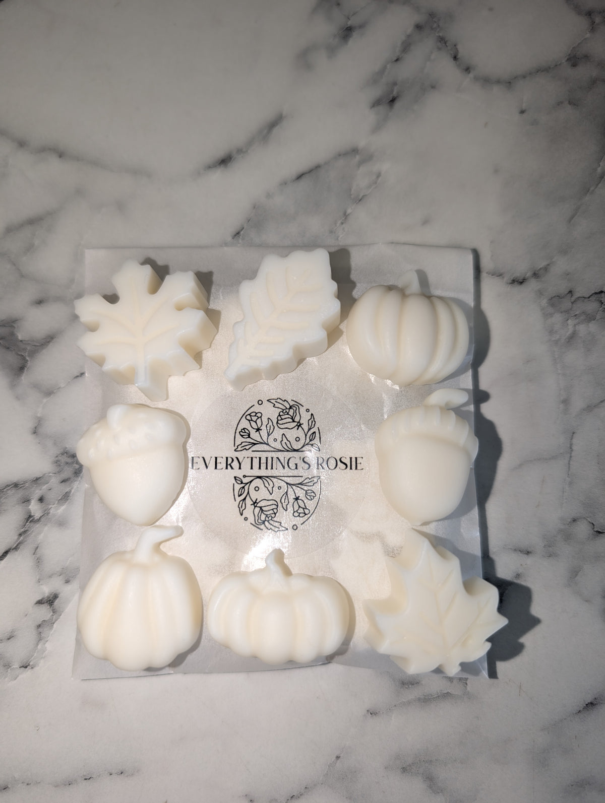 ✨ Flower & heart wax melts ✨ Once they're gone that's it 😲