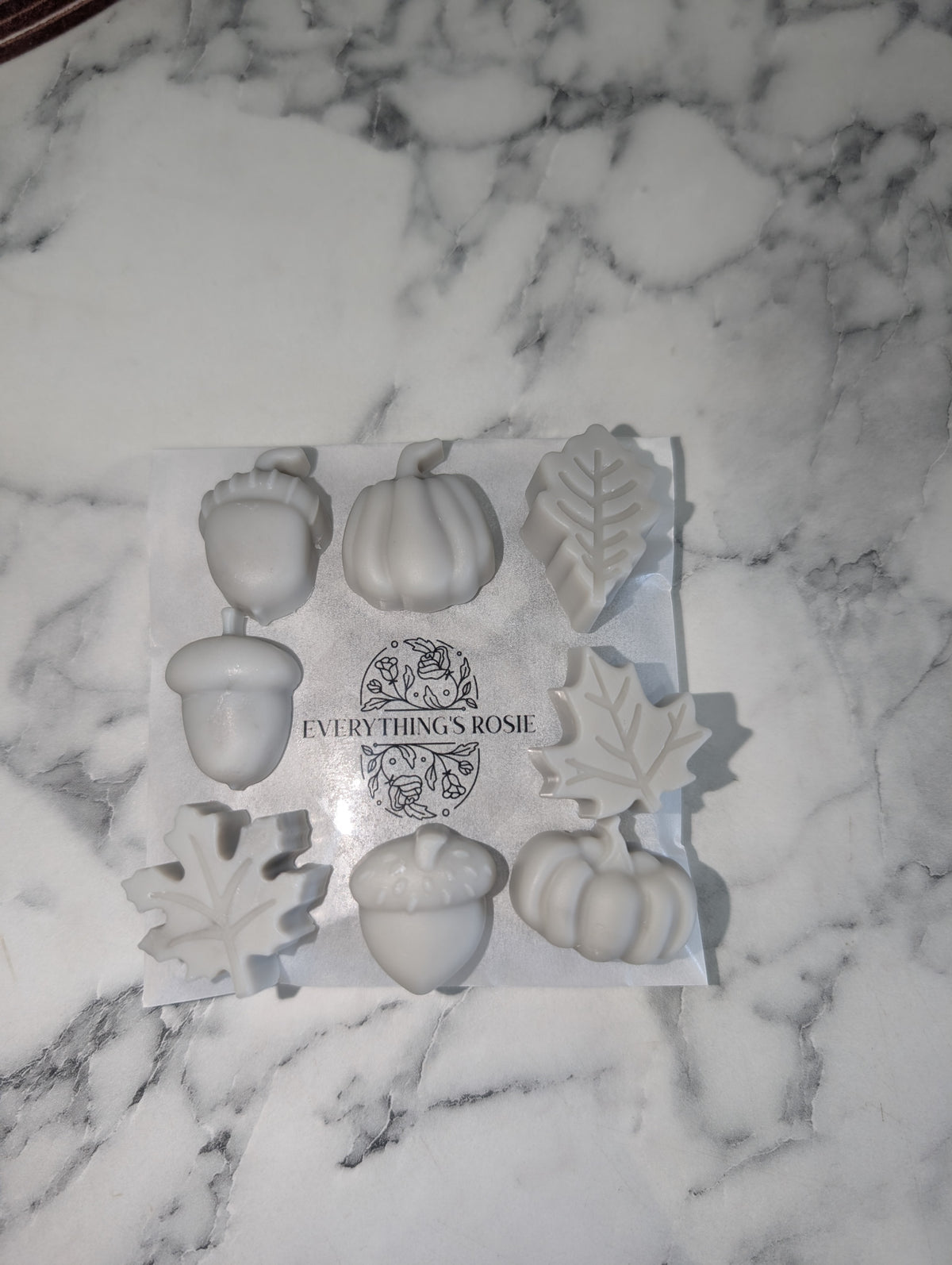 ✨ Flower & heart wax melts ✨ Once they're gone that's it 😲