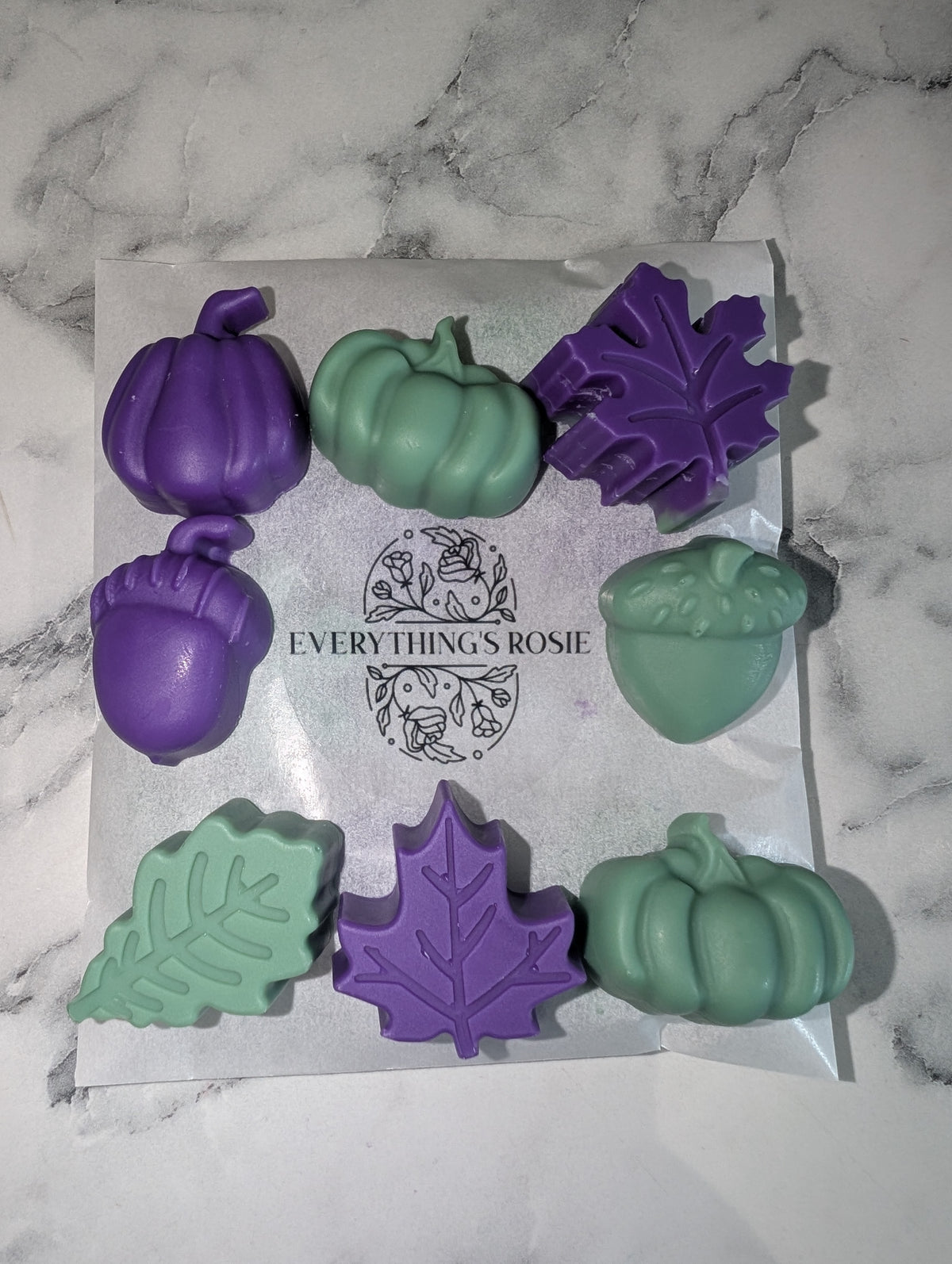 ✨ Flower & heart wax melts ✨ Once they're gone that's it 😲