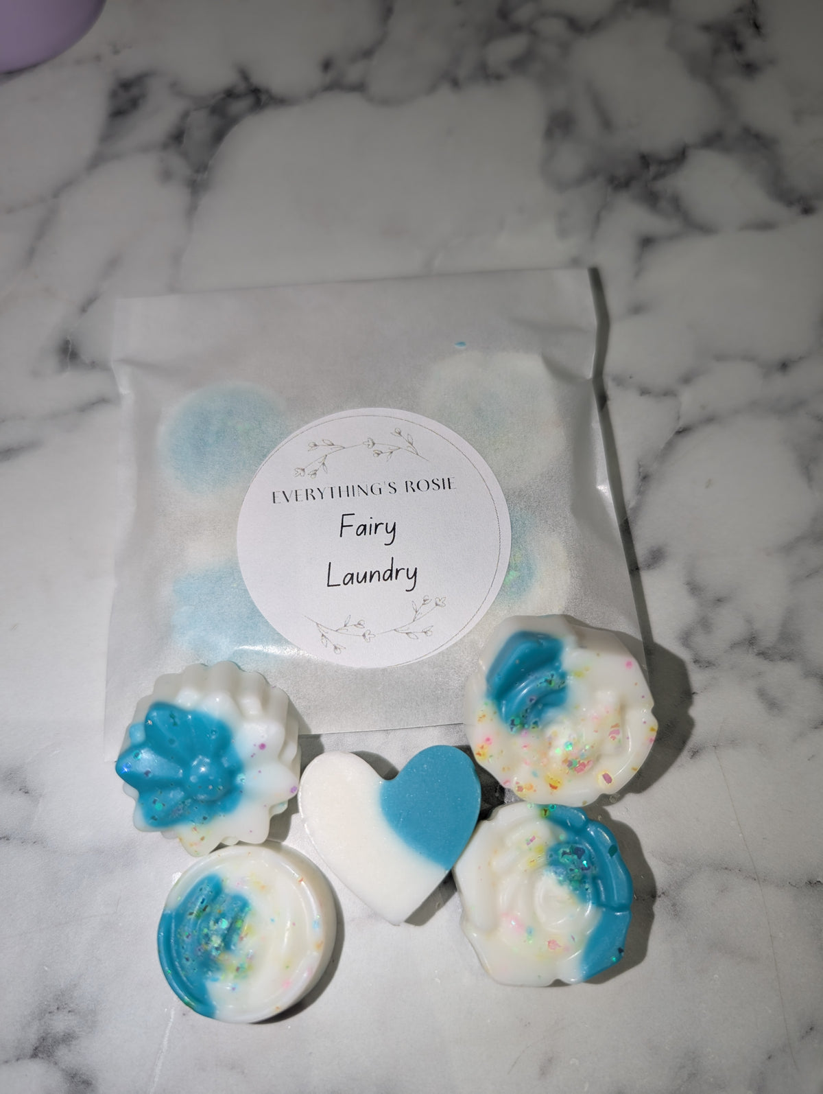 ✨ Flower & heart wax melts ✨ Once they're gone that's it 😲
