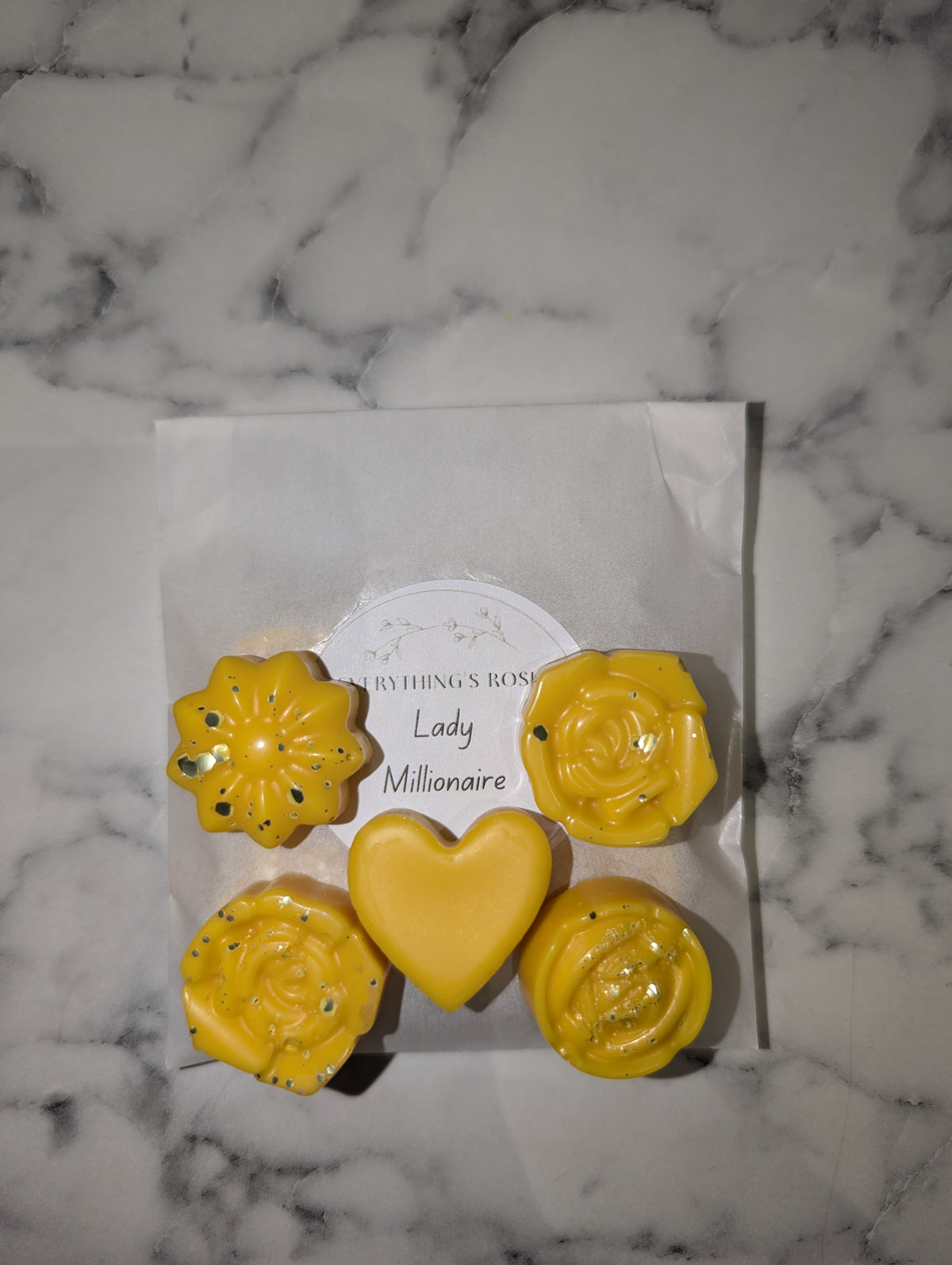 ✨ Flower & heart wax melts ✨ Once they're gone that's it 😲