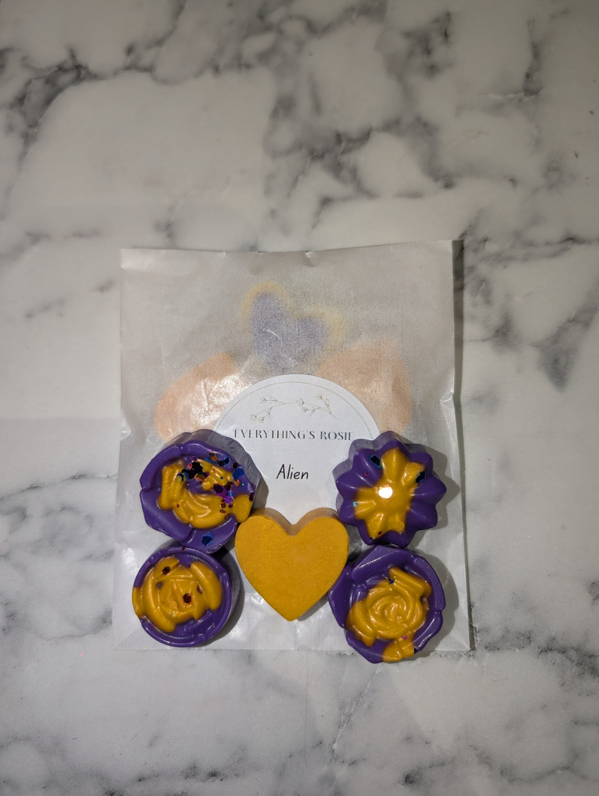 ✨ Flower & heart wax melts ✨ Once they're gone that's it 😲