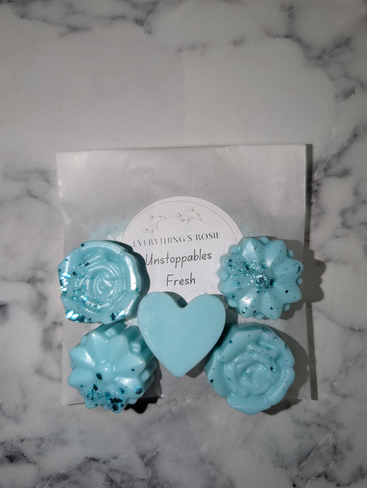 ✨ Flower & heart wax melts ✨ Once they're gone that's it 😲