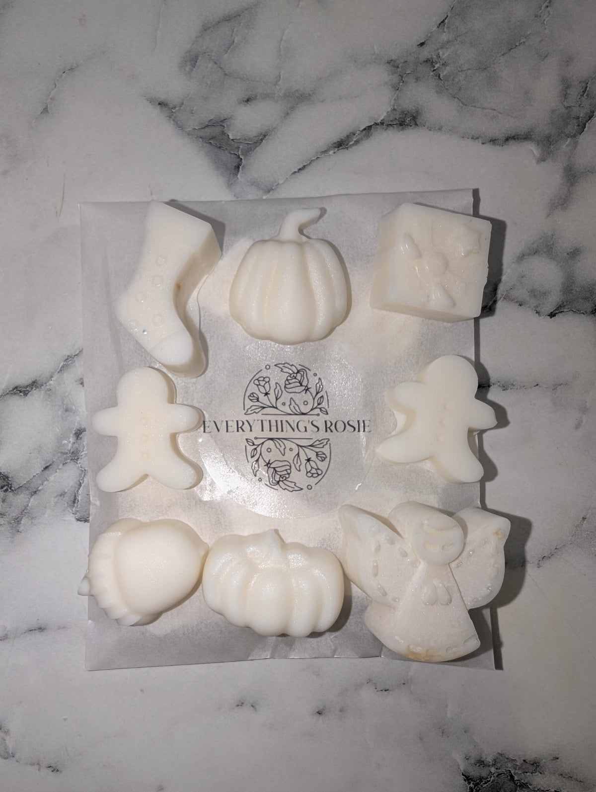 ✨ Flower & heart wax melts ✨ Once they're gone that's it 😲