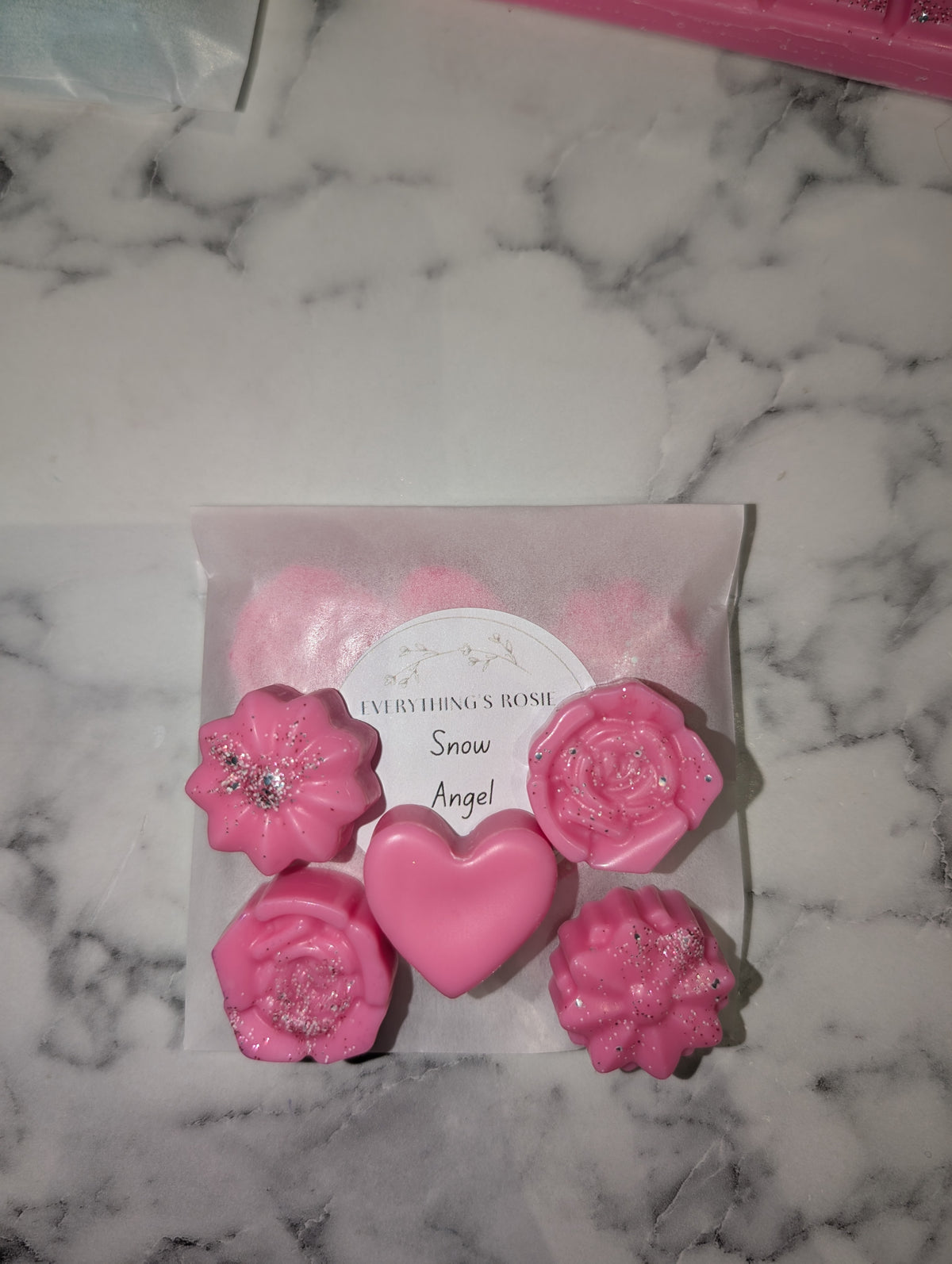 ✨ Flower & heart wax melts ✨ Once they're gone that's it 😲