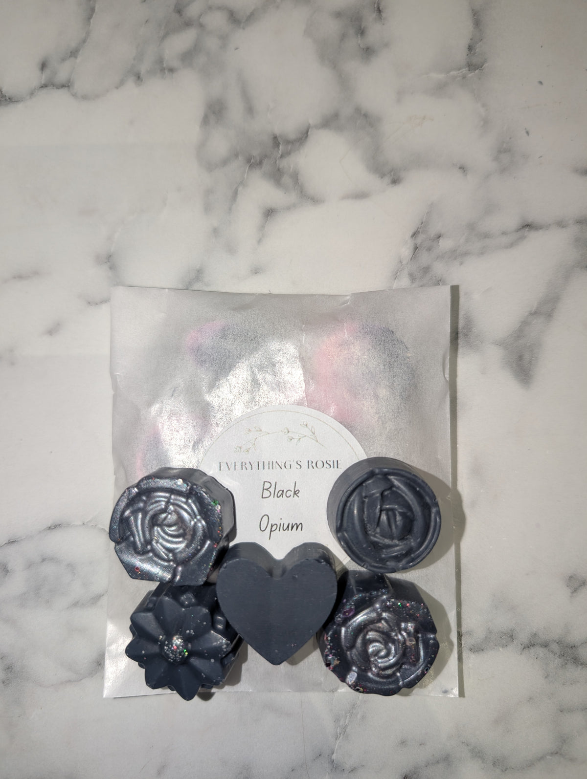 ✨ Flower & heart wax melts ✨ Once they're gone that's it 😲