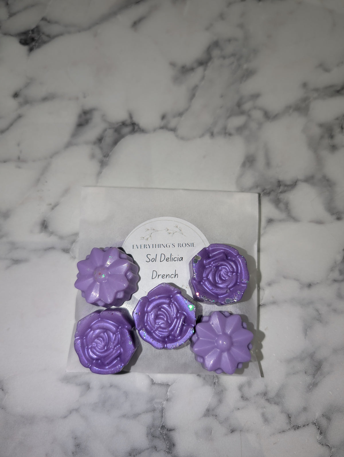 ✨ Flower & heart wax melts ✨ Once they're gone that's it 😲