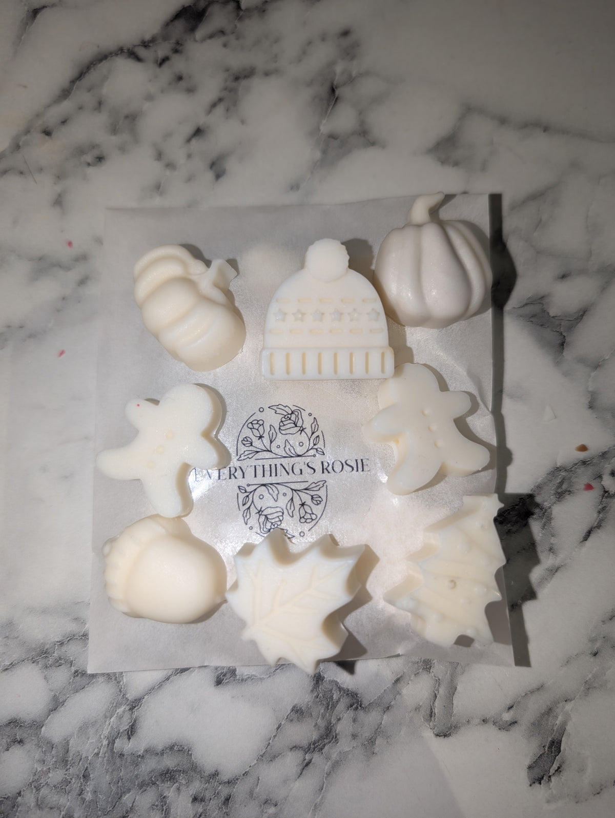 ✨ Flower & heart wax melts ✨ Once they're gone that's it 😲