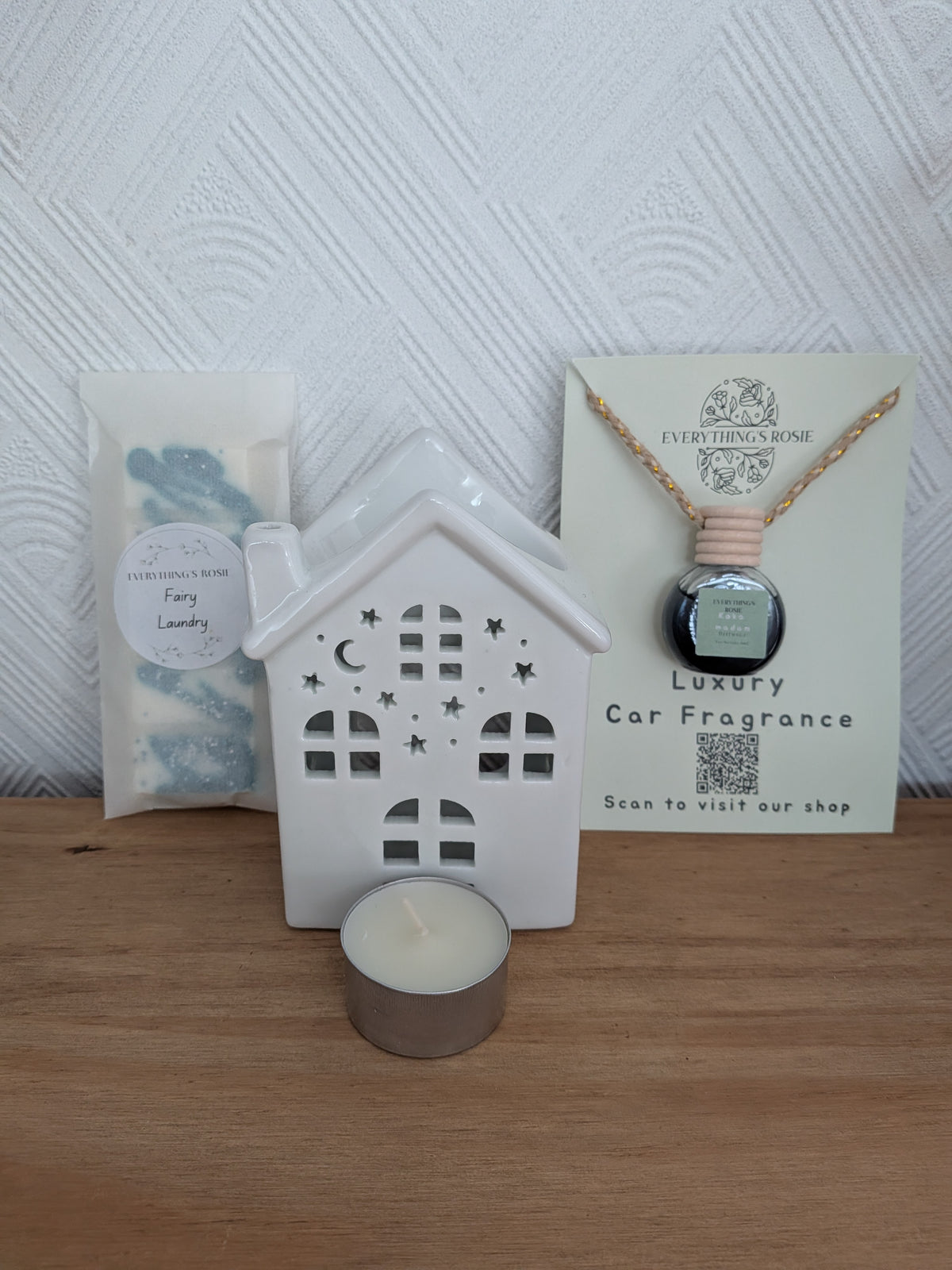 ✨ £18 Premium wax burner & melt bundle (suprise scents) gift wrapped ✨